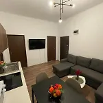 Big For Up To 8 People In Center 公寓