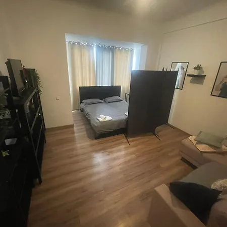 Big For Up To 8 People In Center * Bukarest