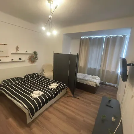 아파트 Big For Up To 8 People In Center 부쿠레슈티