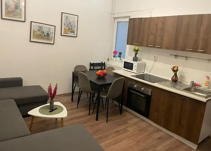 Big For Up To 8 People In Center 부쿠레슈티