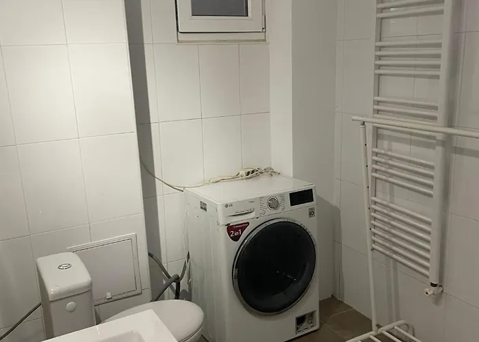 Big For Up To 8 People In Center Lägenhet Bukarest