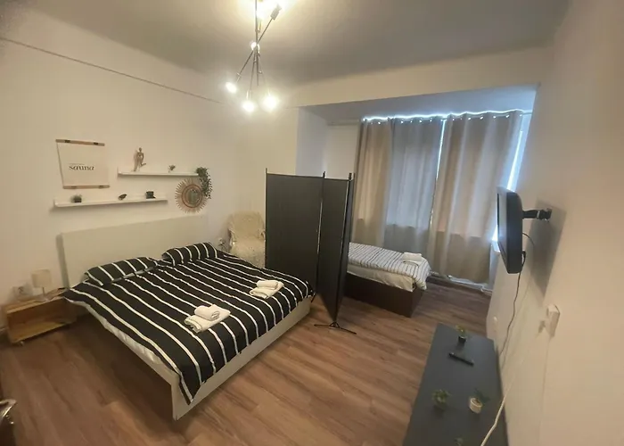 아파트 Big For Up To 8 People In Center 부쿠레슈티