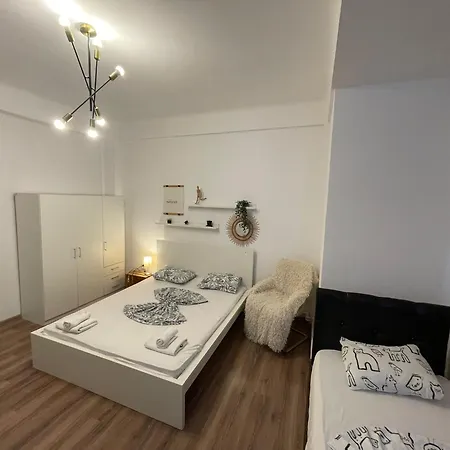 Διαμέρισμα Big For Up To 8 People In Center