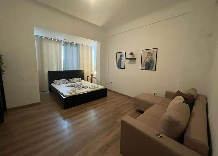 Big For Up To 8 People In Center