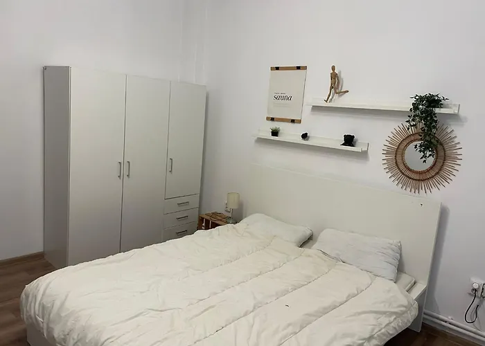 Big For Up To 8 People In Center *